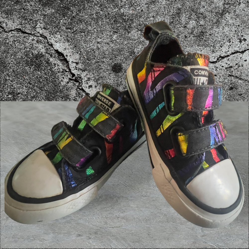 CONVERSE ALL STAR✨ Baby Sneakers / Shoes Size 4 Easy-On Velcro Closure